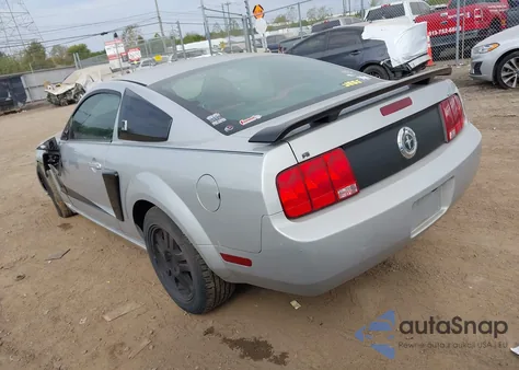 2005 Ford Mustang Gt Deluxe/Gt Premium z USA, uszkodzony, nr VIN 1ZVFT82H055114798